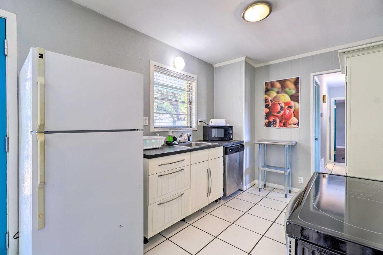 Renovated Austin Home With Yard About 9 Mi To Dtwn! Exterior photo